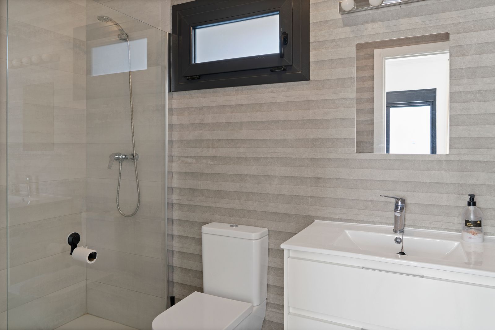 Chalet adosado con piscina privada y vistas al mar en Nerja