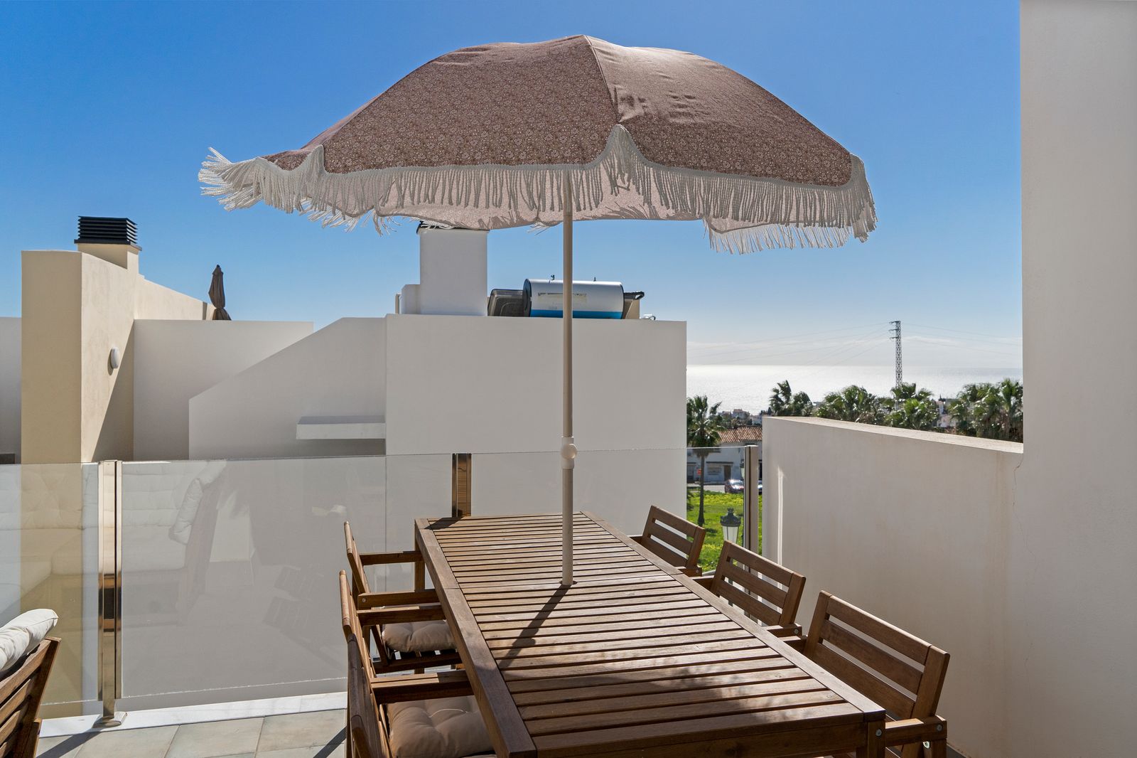 Chalet adosado con piscina privada y vistas al mar en Nerja